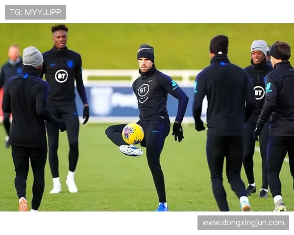 科瓦奇：阿德耶米被换下遭遇冲突，扔水瓶引发关注